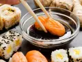 Sos sojowy do sushi: Jasny czy ciemny? Werdykt eksperta!