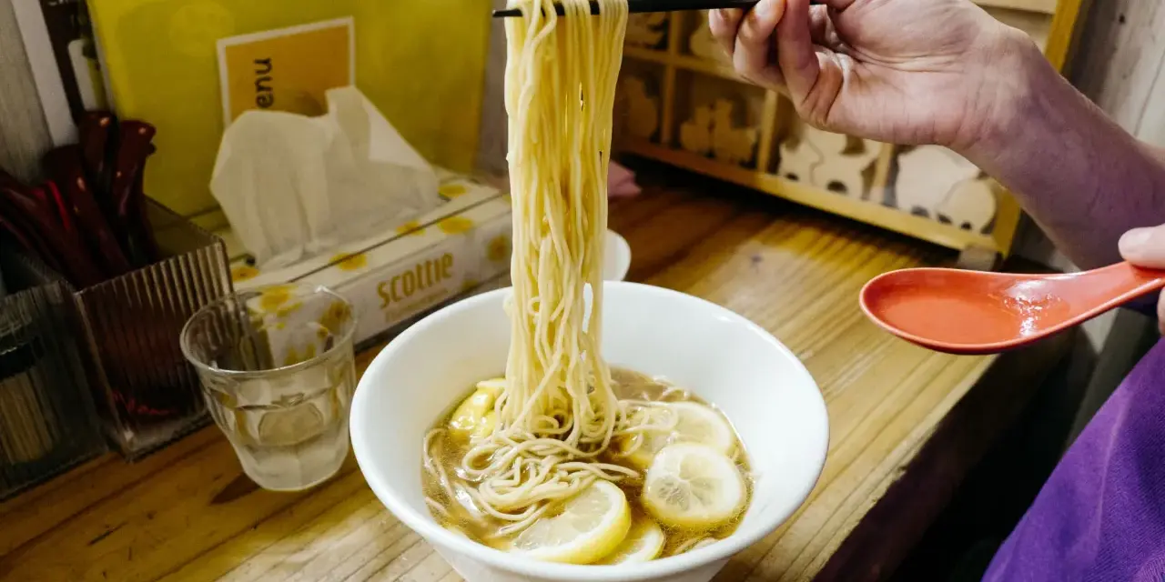 Ramen w Polsce: Ceny od 25 zł do 60 zł. Jak znaleźć swój typ?