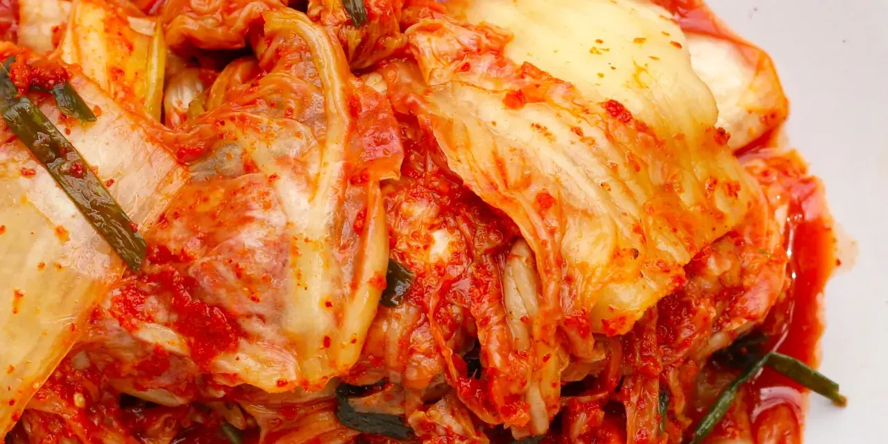 Jak zrobić kimchi? Prosty przepis, składniki z Polski i sekrety smaku