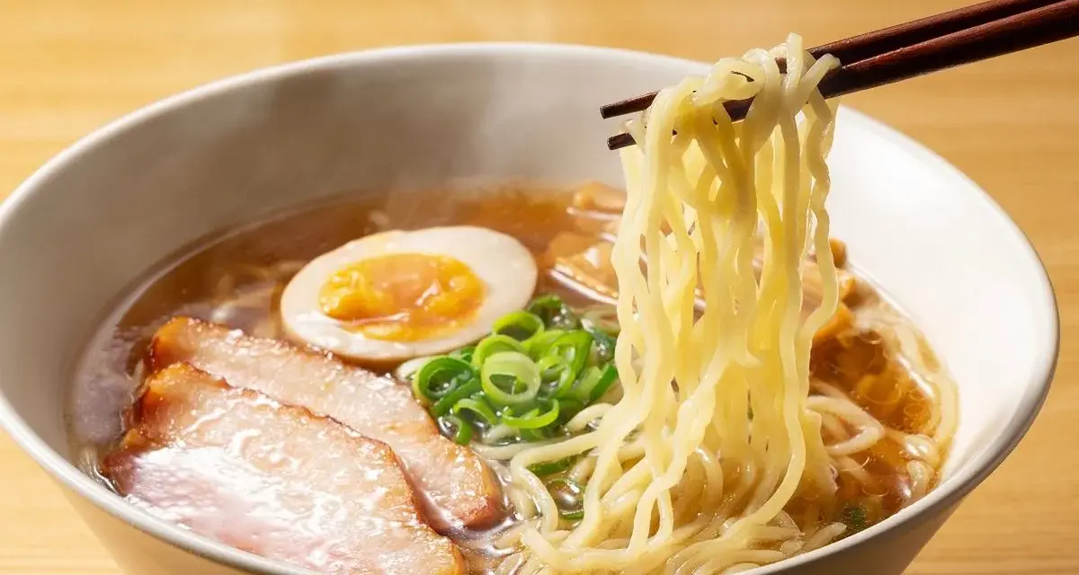 Co to jest ramen? Odkryj sekrety kultowej japońskiej zupy