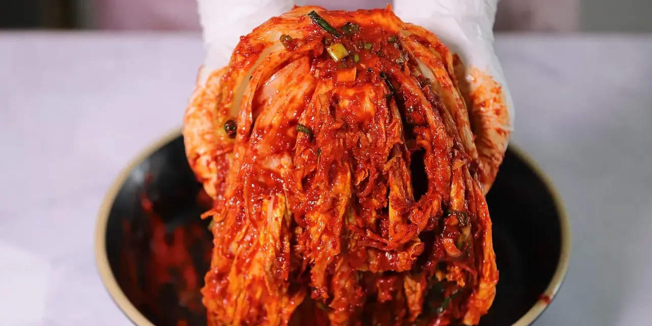 Kimchi w Polsce: Gdzie kupić i jak wybrać idealne?