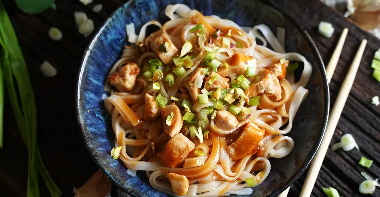 Makaron do Pad Thai: Jaki wybrać? Moczenie to klucz do smaku!