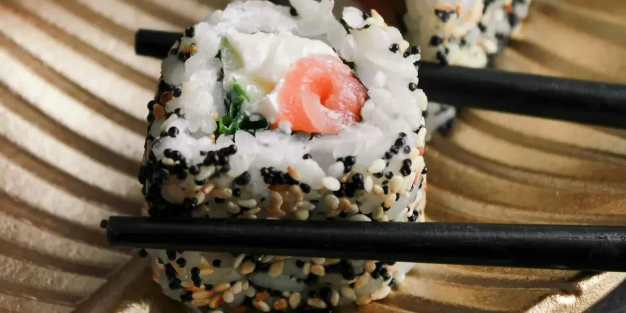 Wczorajsze sushi: Jeść? Jak przechowywać i rozpoznać zepsute