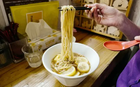 Ramen w Polsce: Ceny od 25 zł do 60 zł. Jak znaleźć swój typ?