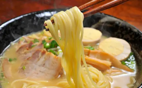 Zupka chińska jak ramen? Szybki przepis na domowy hit!