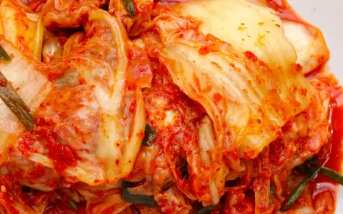 Jak zrobić kimchi? Prosty przepis, składniki z Polski i sekrety smaku