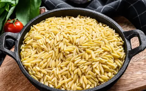 Makaron wyglądający jak ryż? To orzo! Poznaj jego sekrety.