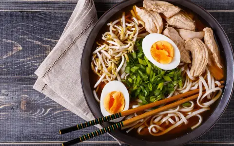 Ramen: Jaka to kuchnia? Japońska z chińskimi korzeniami!