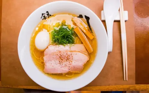 Ile kalorii ma ramen? Zaskakujące fakty i lżejsze opcje
