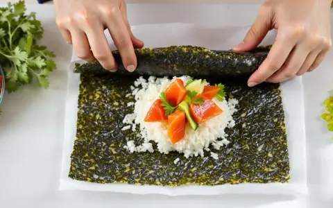Domowe sushi bez maty: 3 sprawdzone triki dla każdego