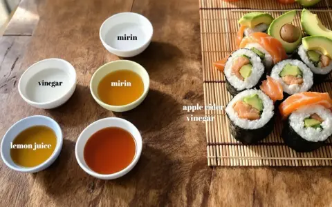 Szukasz alternatywy dla octu ryżowego? Na stole widzisz sushi, jabłkowy ocet, mirin, sok z cytryny i ocet.