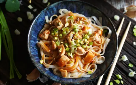 Makaron do Pad Thai: Jaki wybrać? Moczenie to klucz do smaku!