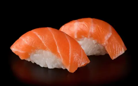 Jaka ryba do sushi? Bezpieczny wybór, mrożenie i świeżość.