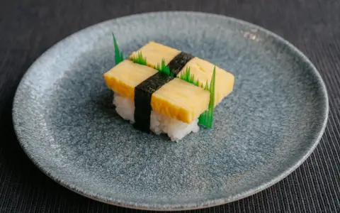 Tamago Sushi: Co to jest? Słodko-słony omlet bez ryby!