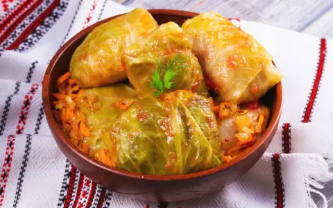 Idealny ryż do gołąbków: Jak wybrać i ugotować "al dente"?