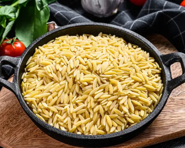 Makaron wyglądający jak ryż? To orzo! Poznaj jego sekrety.