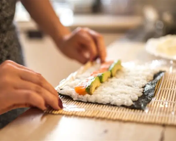 Sushi w domu? Opanuj sztukę: od ryżu po idealne rolki!