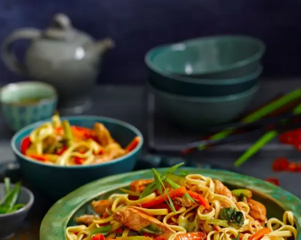 Chow mein: Gotuj makaron perfekcyjnie! Czas, triki, al dente
