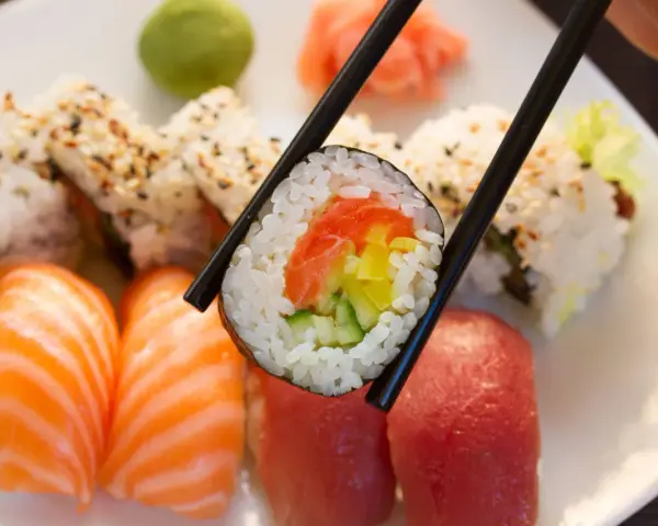 Sushi z czym zrobić? Od ryżu po idealne dodatki!