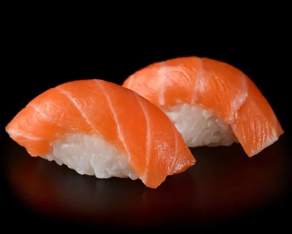 Jaka ryba do sushi? Bezpieczny wybór, mrożenie i świeżość.