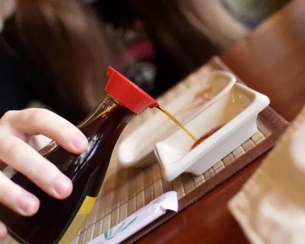 Sos sojowy: Zdrowy? Klucz tkwi w produkcji! Jak wybrać dobrze?