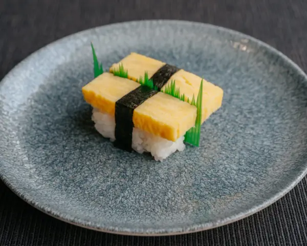 Tamago Sushi: Co to jest? Słodko-słony omlet bez ryby!