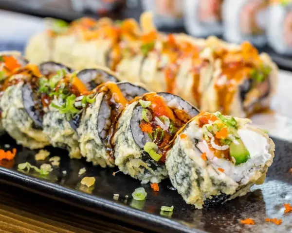 Sushi w ciąży: Jedz bezpiecznie! Co możesz, a czego nie?