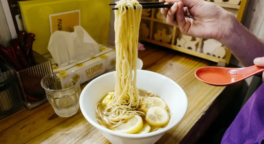 Ramen w Polsce: Ceny od 25 zł do 60 zł. Jak znaleźć swój typ?