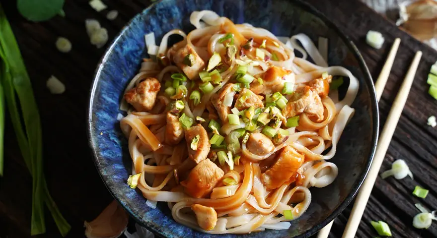 Makaron do Pad Thai: Jaki wybrać? Moczenie to klucz do smaku!