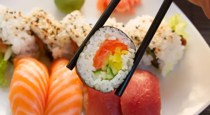 Sushi z czym zrobić? Od ryżu po idealne dodatki!