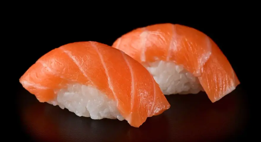 Jaka ryba do sushi? Bezpieczny wybór, mrożenie i świeżość.