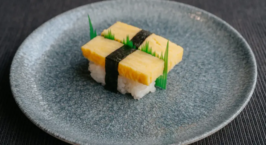 Tamago Sushi: Co to jest? Słodko-słony omlet bez ryby!