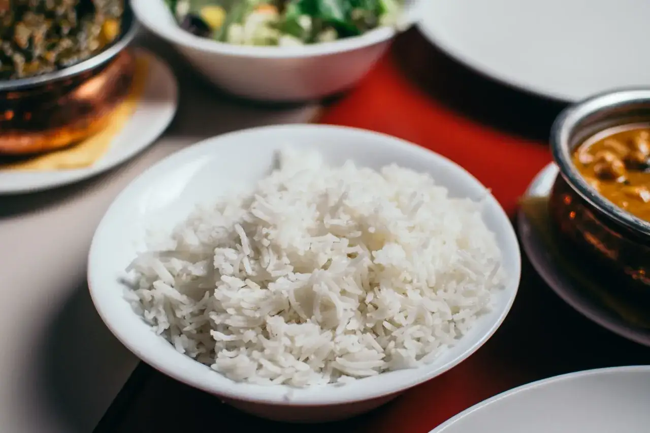 Por&oacute;wnanie ziaren ryżu Basmati i Jaśminowego