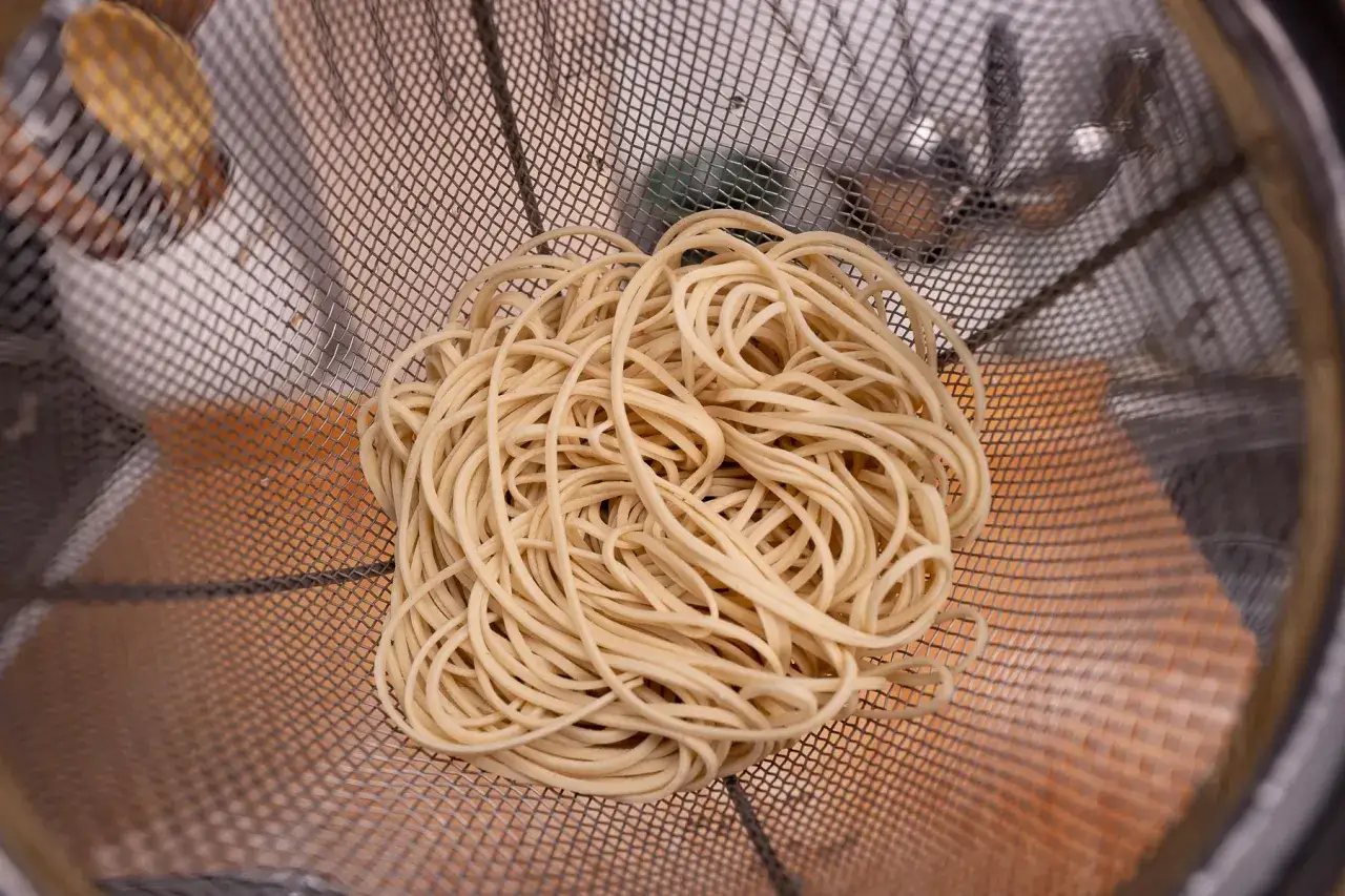 Homemade ramen noodles machine