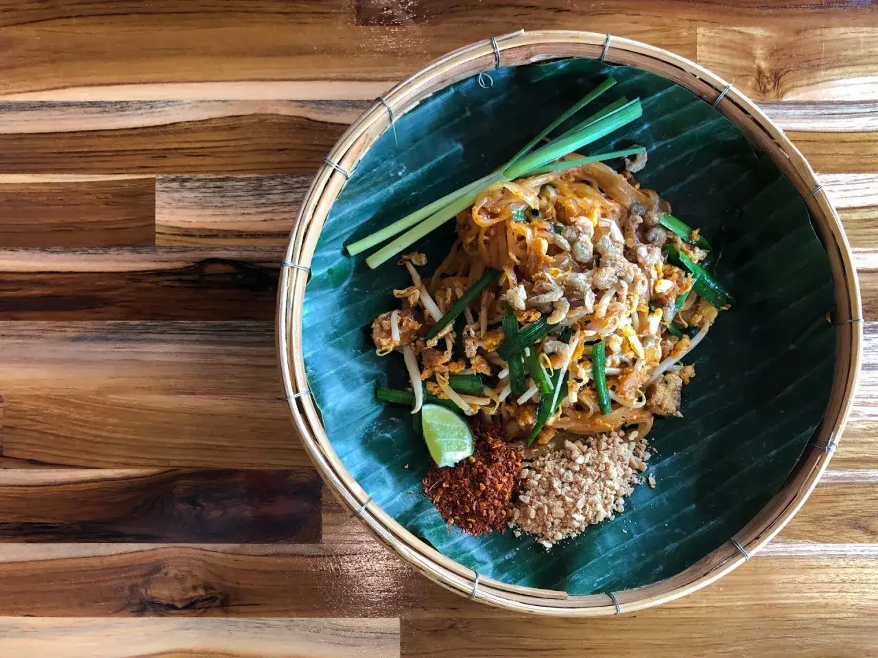 składniki do sosu Pad Thai: pasta tamaryndowa, sos rybny, cukier palmowy