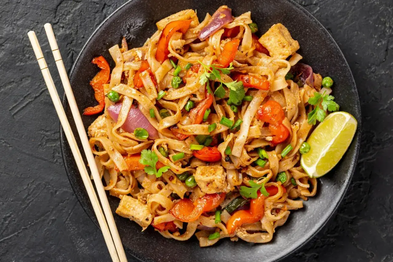 domowy sos do Pad Thai w miseczce