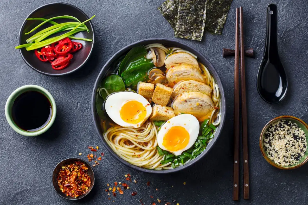 rosół i ramen porównanie