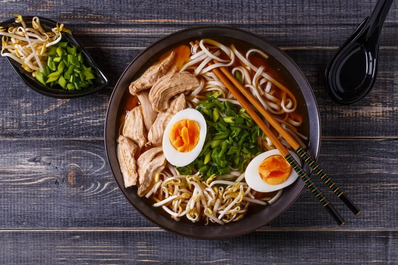 Dietetyk analizuje ramen