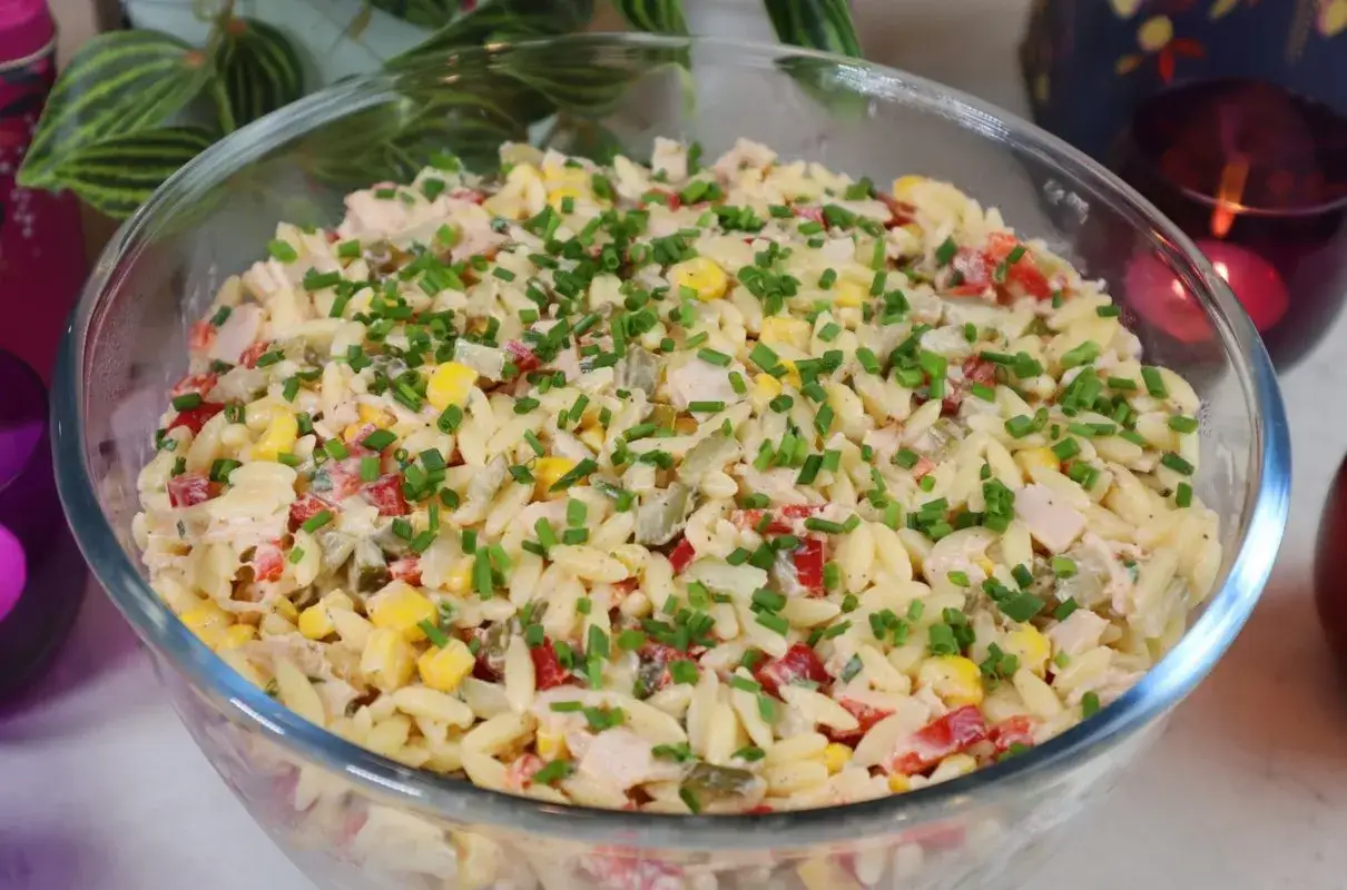 Makaron orzo w misce